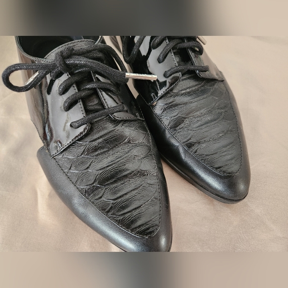 Michael Kors lace up leaher shoes - Picture 2 of 9